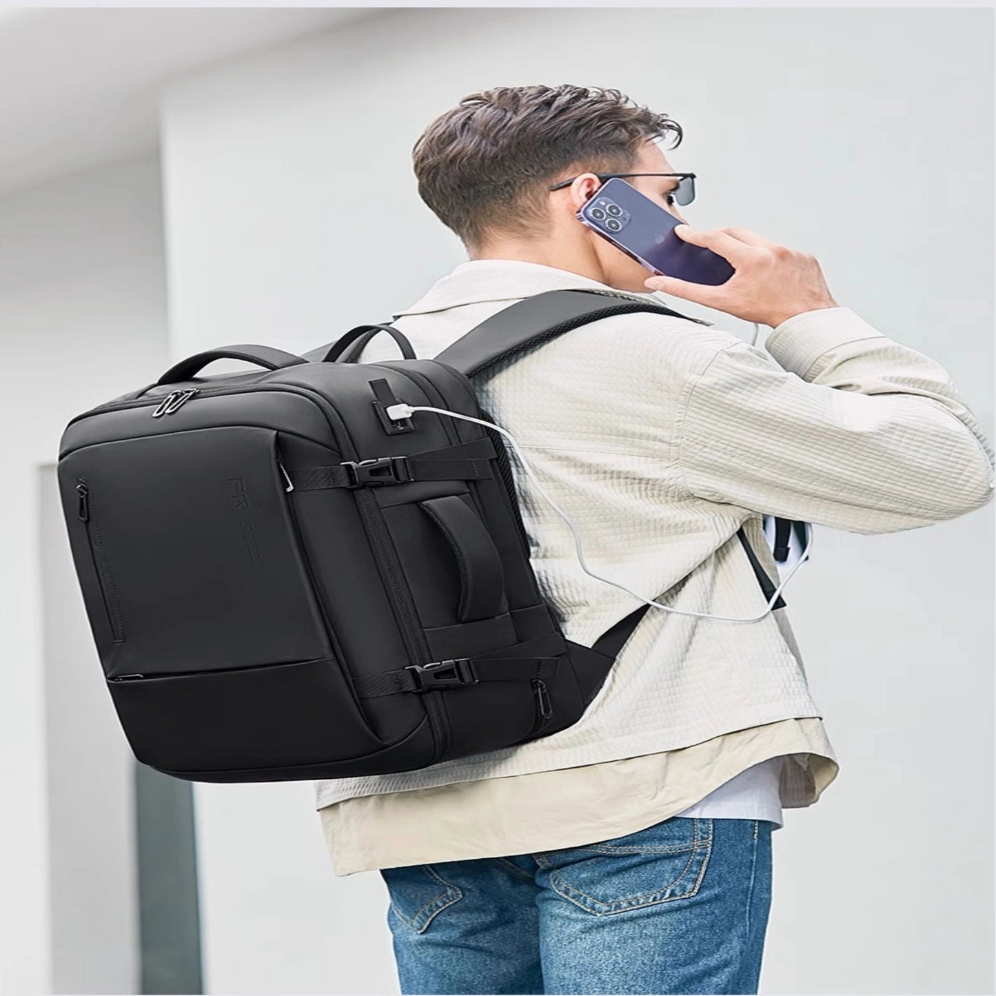 A Large Capacity Backpack For Men's Commuting Travel