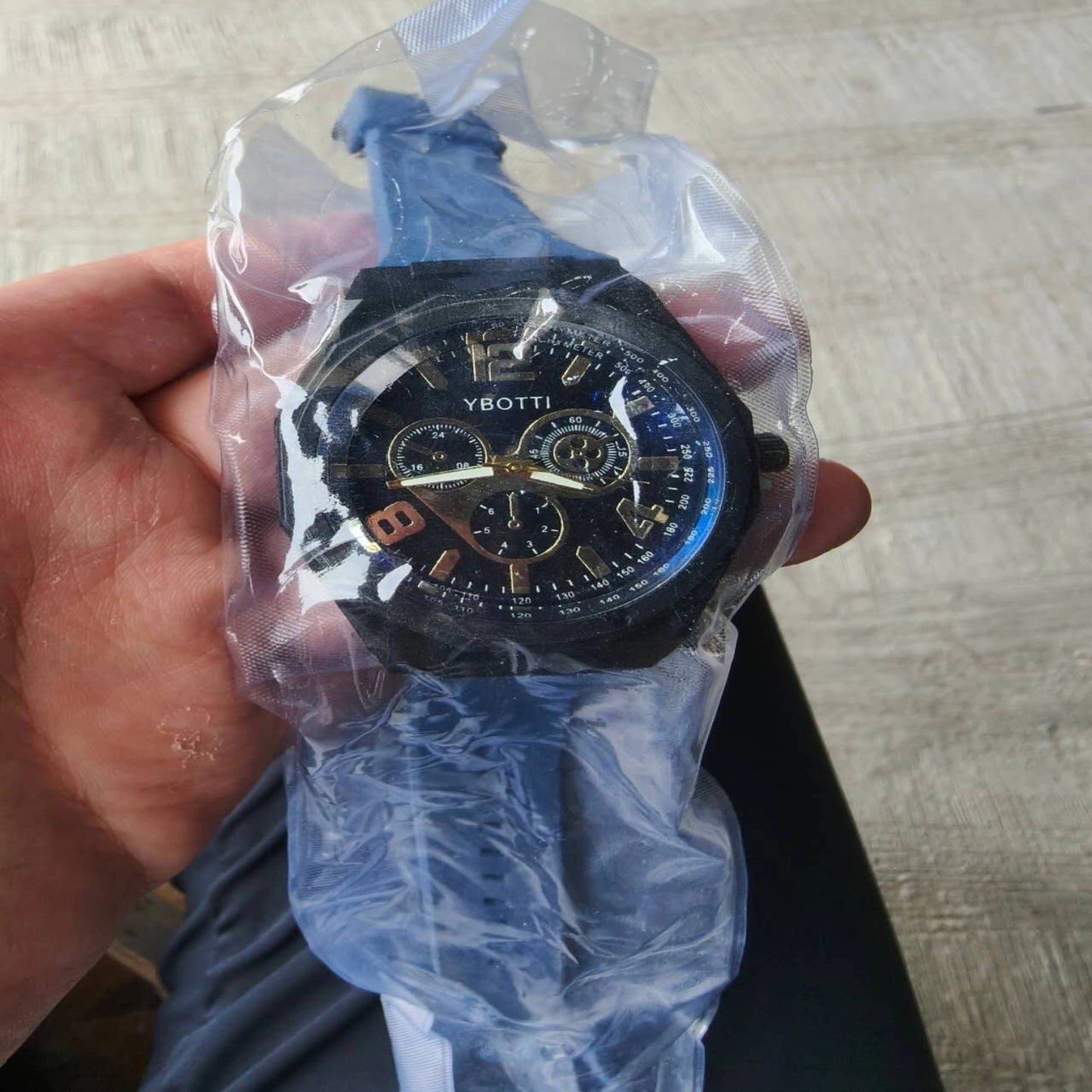 Men's Rubber Watch Strap Sports Pointer Quartz Watch