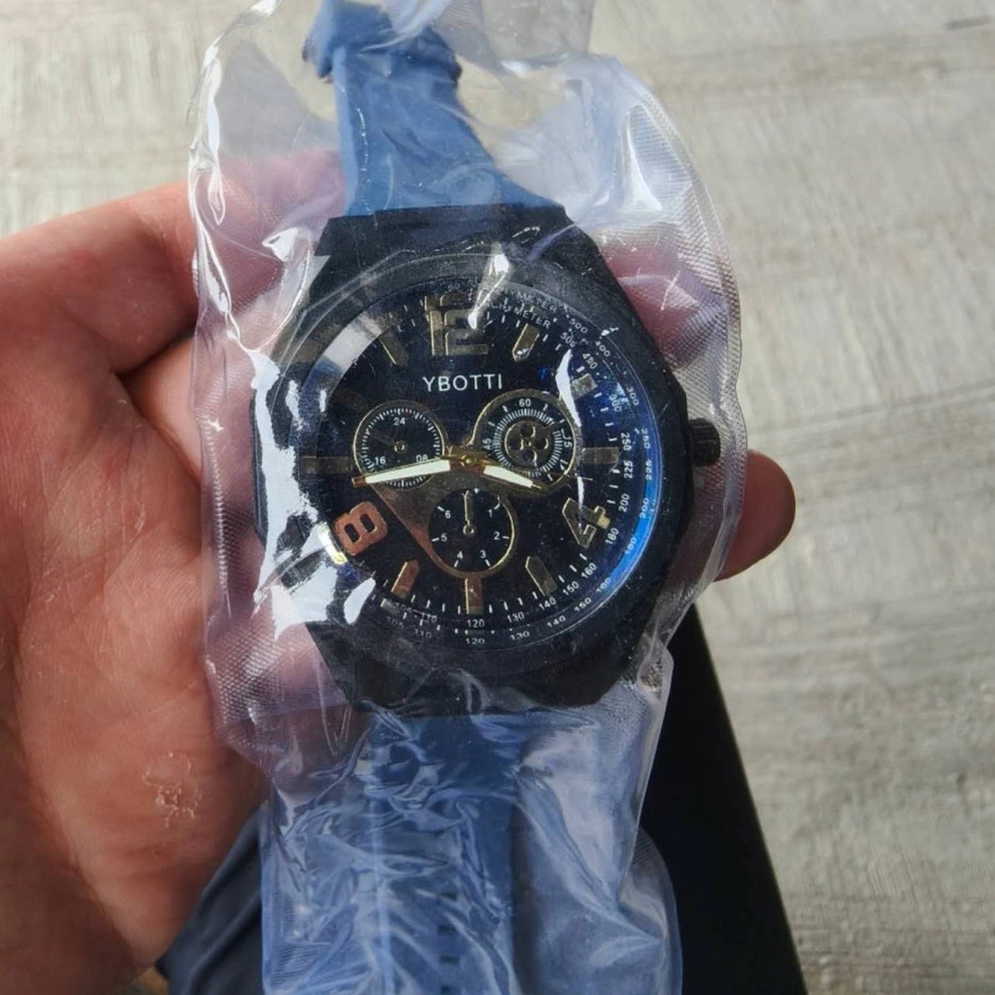 Men's Rubber Watch Strap Sports Pointer Quartz Watch