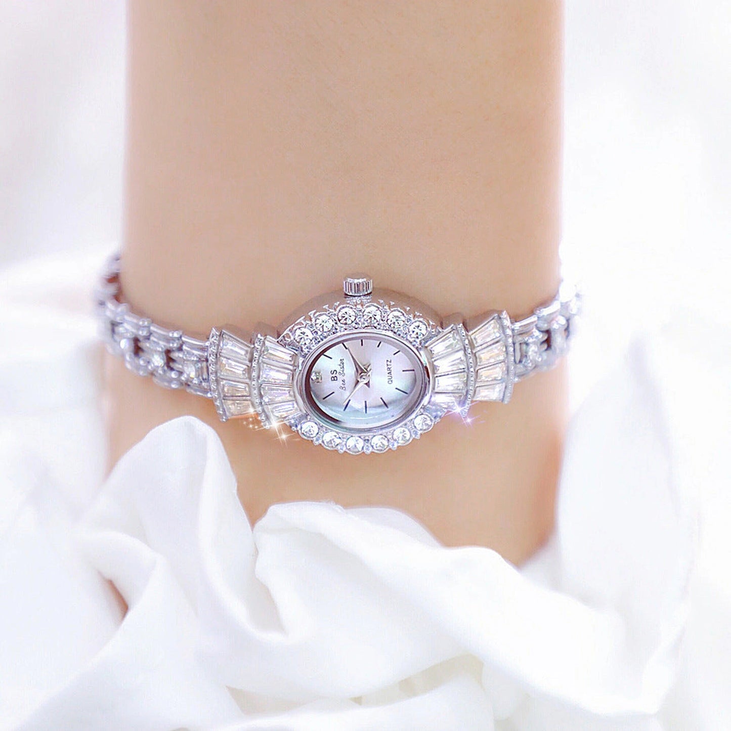 Mid-ancient Elegantquality-hand Women's Watch